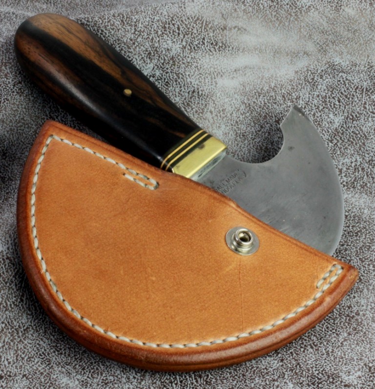 Cap's ULU (Leather knife) 002.jpg Cap's ULU (Leather knife) 002.jpg